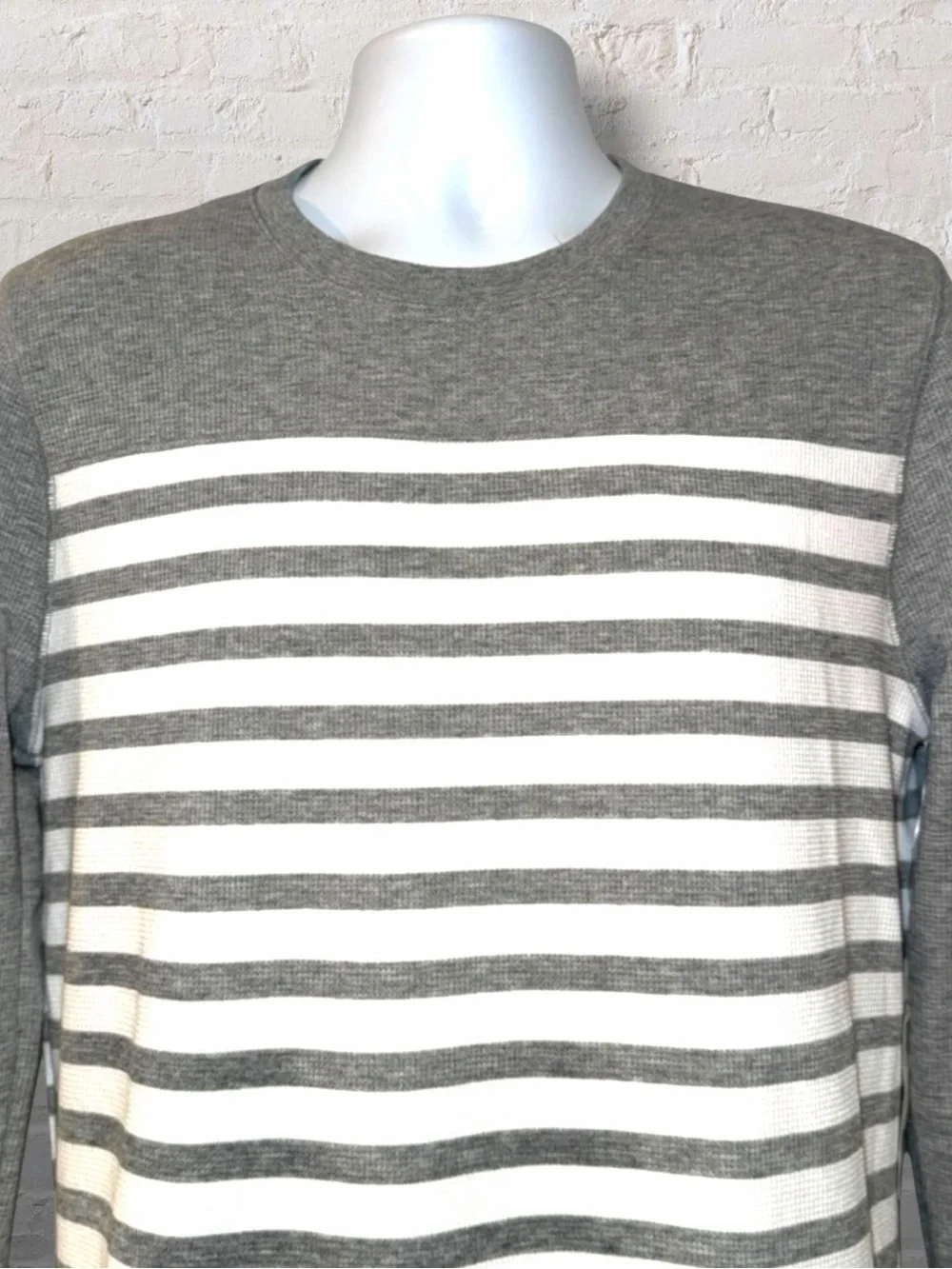 Banana Republic Men’s Pullover Long Sleeve Stripe Crewneck Gray White NWT Size M
